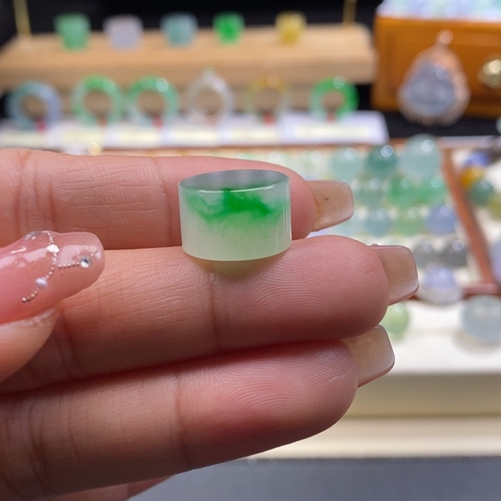 翡翠吊坠(不含链)未镶嵌翡翠冰飘绿桶珠