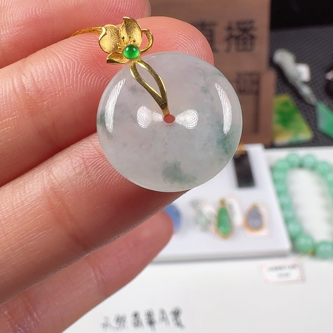 翡翠18K金镶嵌颈饰