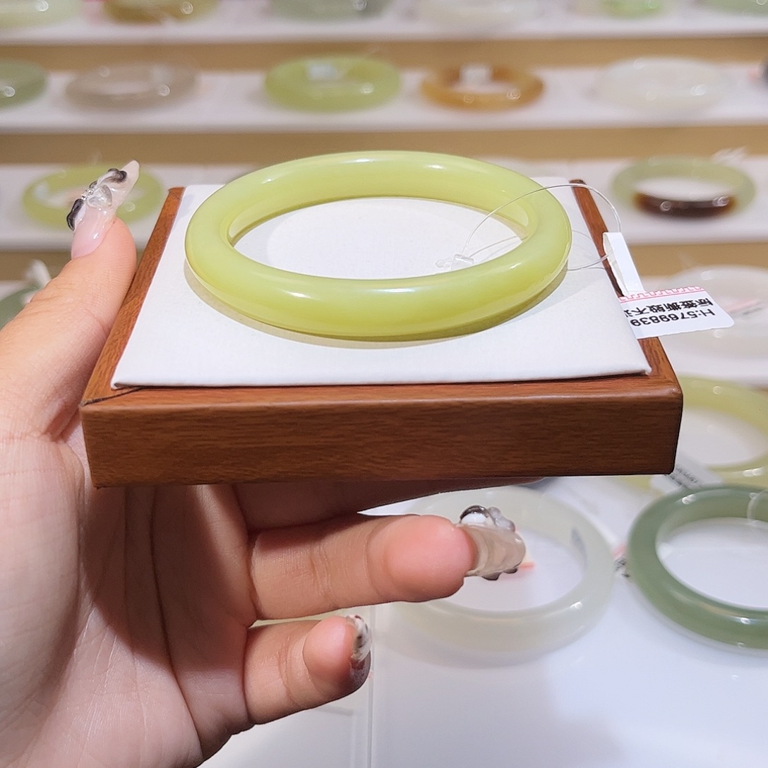 和田玉未镶嵌手镯浓黄口