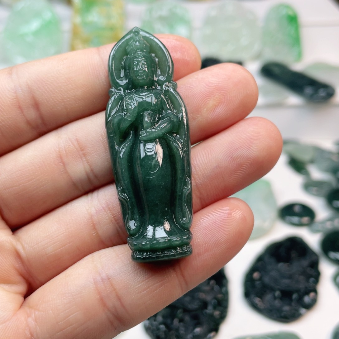 翡翠颈饰未镶嵌观音