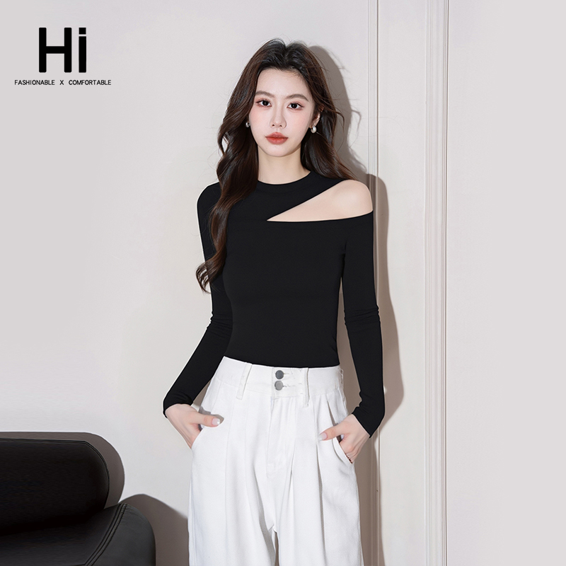 HI【嗨牌】秋季设计感不规则镂空挂脖修身显瘦长袖打底衫TS2106