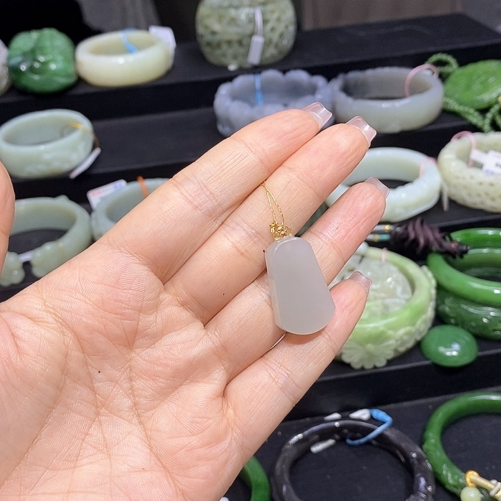 和田玉挂件18K金镶嵌