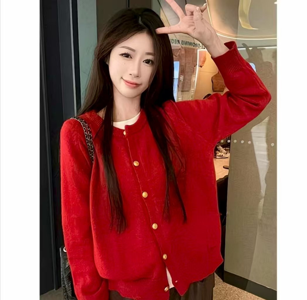 净版时尚减龄款毛衣女2025年春秋冬温柔风圆领单排扣针织开衫A62