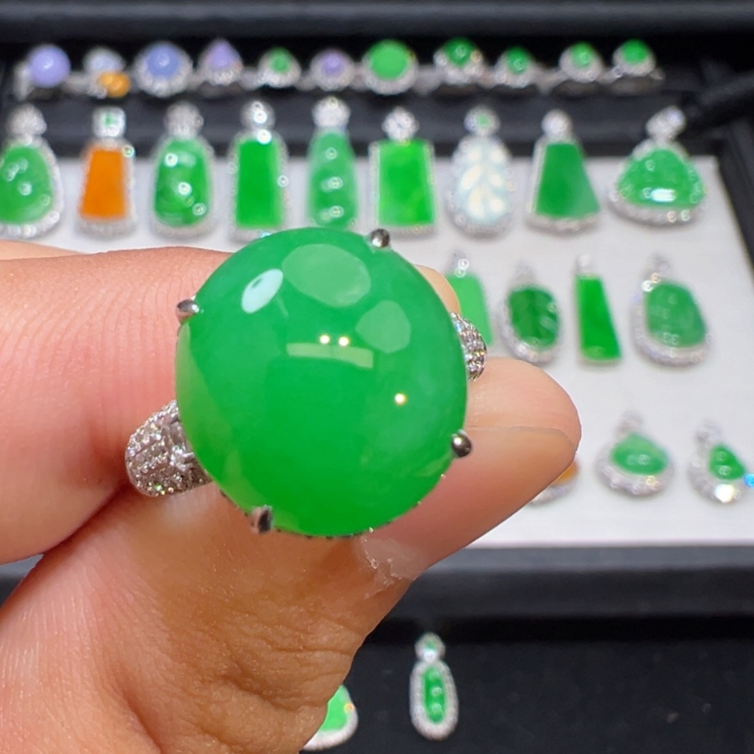 翡翠戒指18K金镶嵌戒指