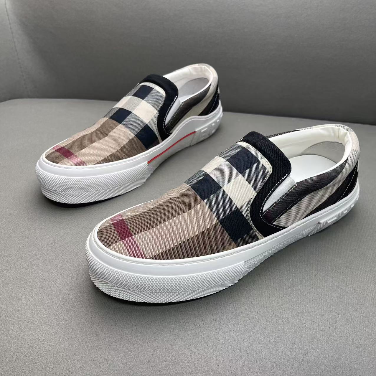 95新 BURBERRY/博柏利 多色时尚百搭舒适帆布条纹格一脚蹬 41国码