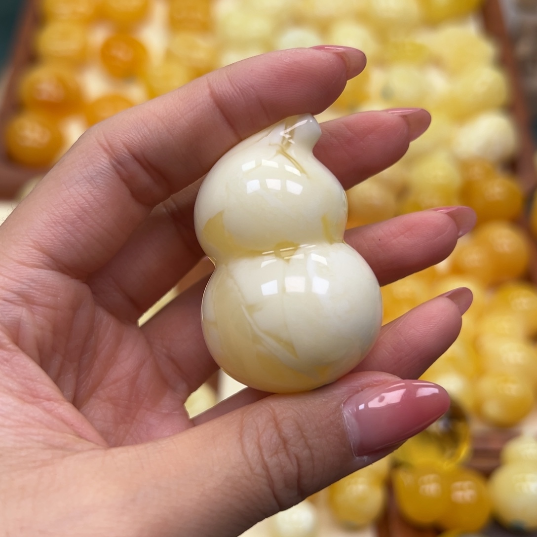 于***茶琥珀未镶嵌颈饰蜜蜡