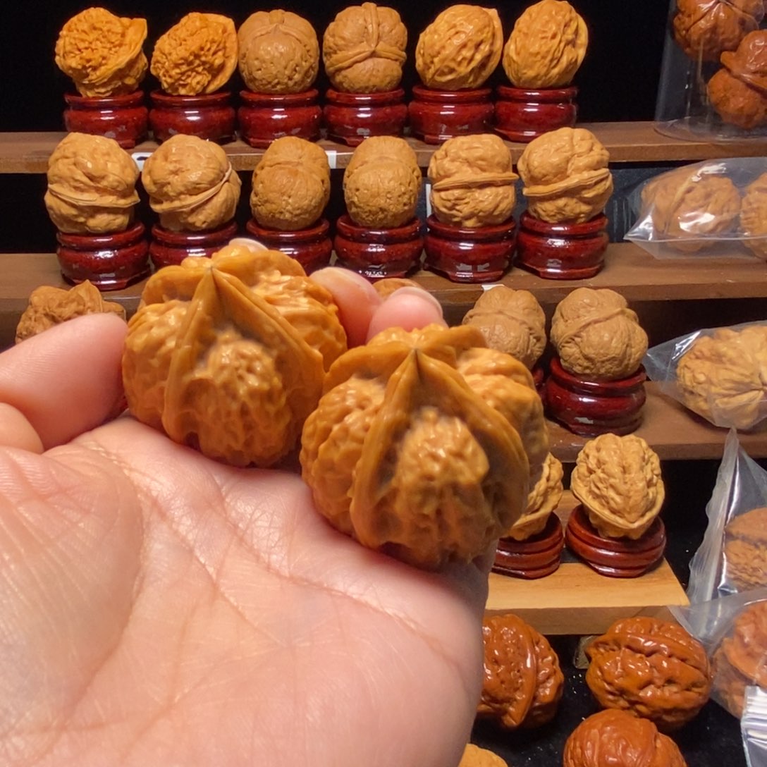 浮***鹤文玩核桃把件四棱40尺