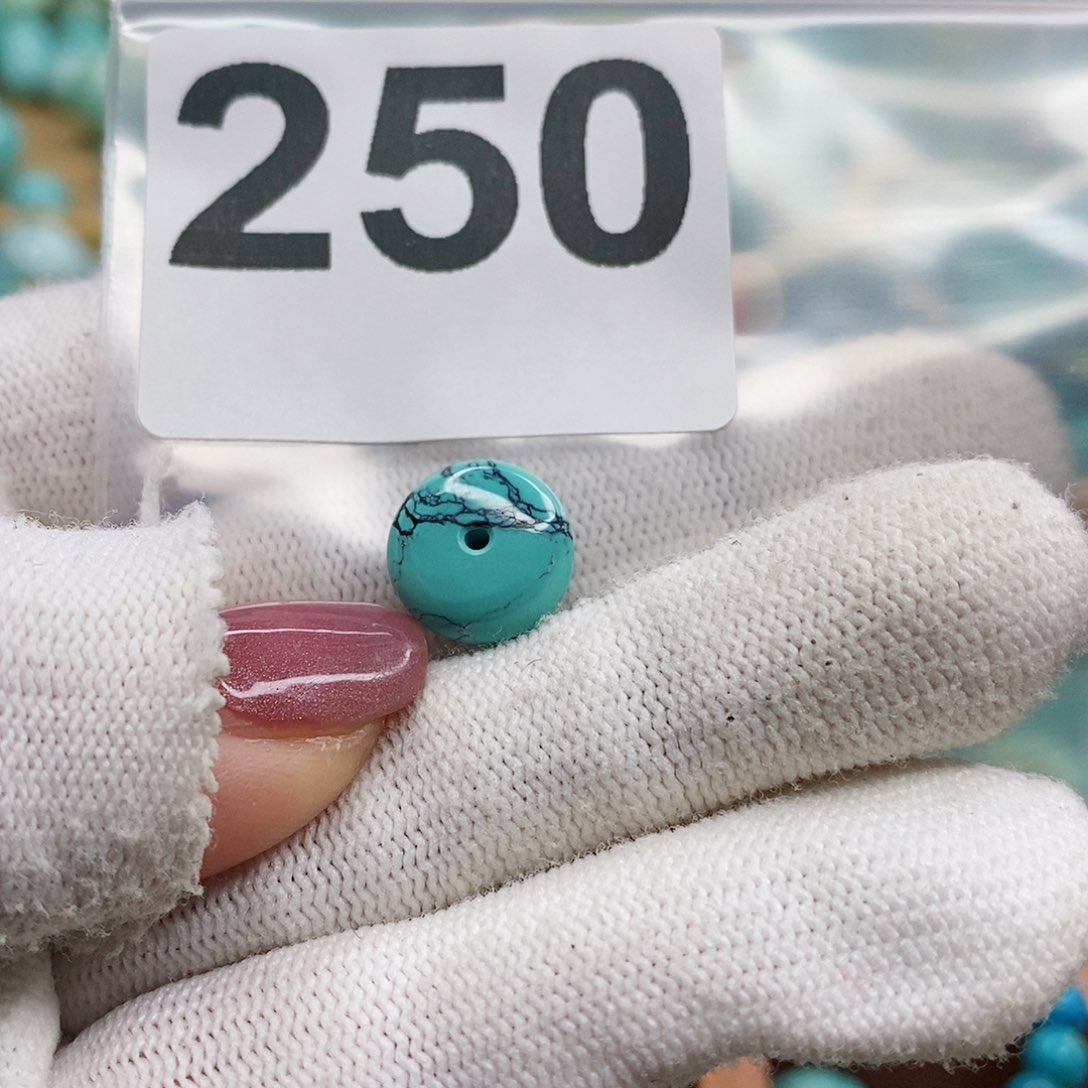 绿松石颈饰未镶嵌