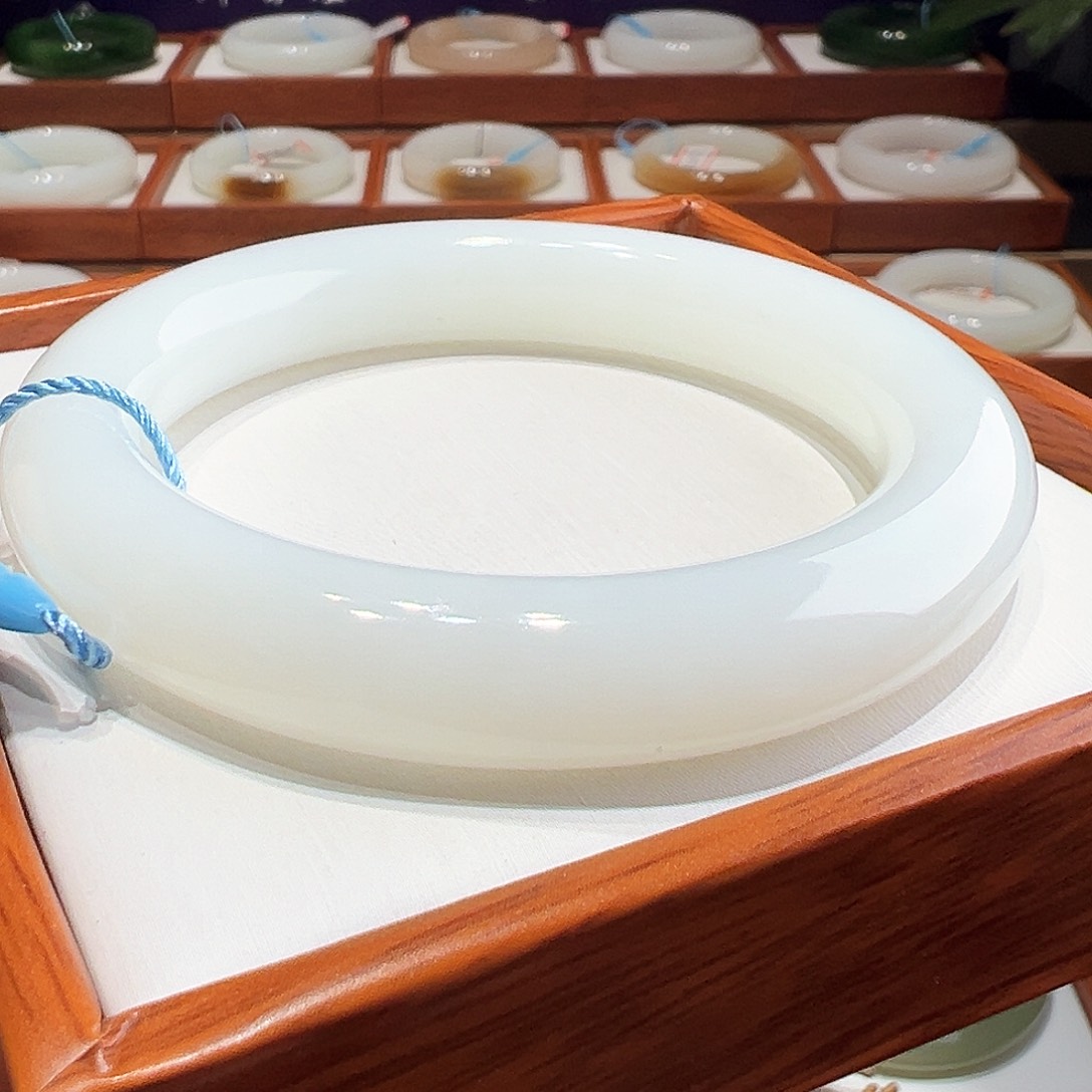 和田玉手镯5758未镶嵌