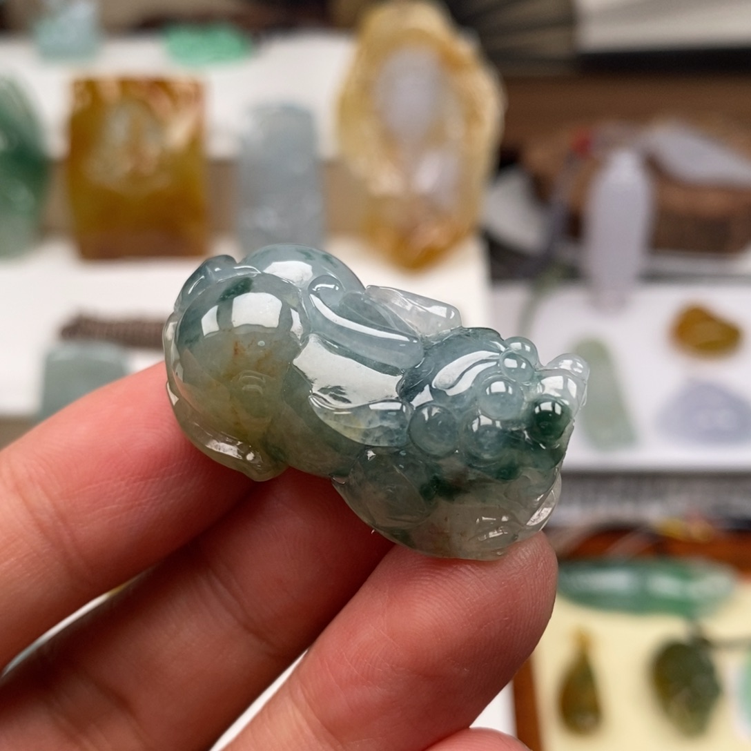 翡翠颈饰未镶嵌缅甸天然翡翠飘花貔貅