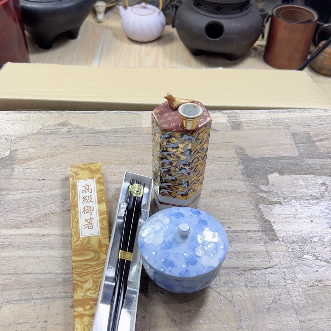 瓷片陶瓷和铝材料在一起