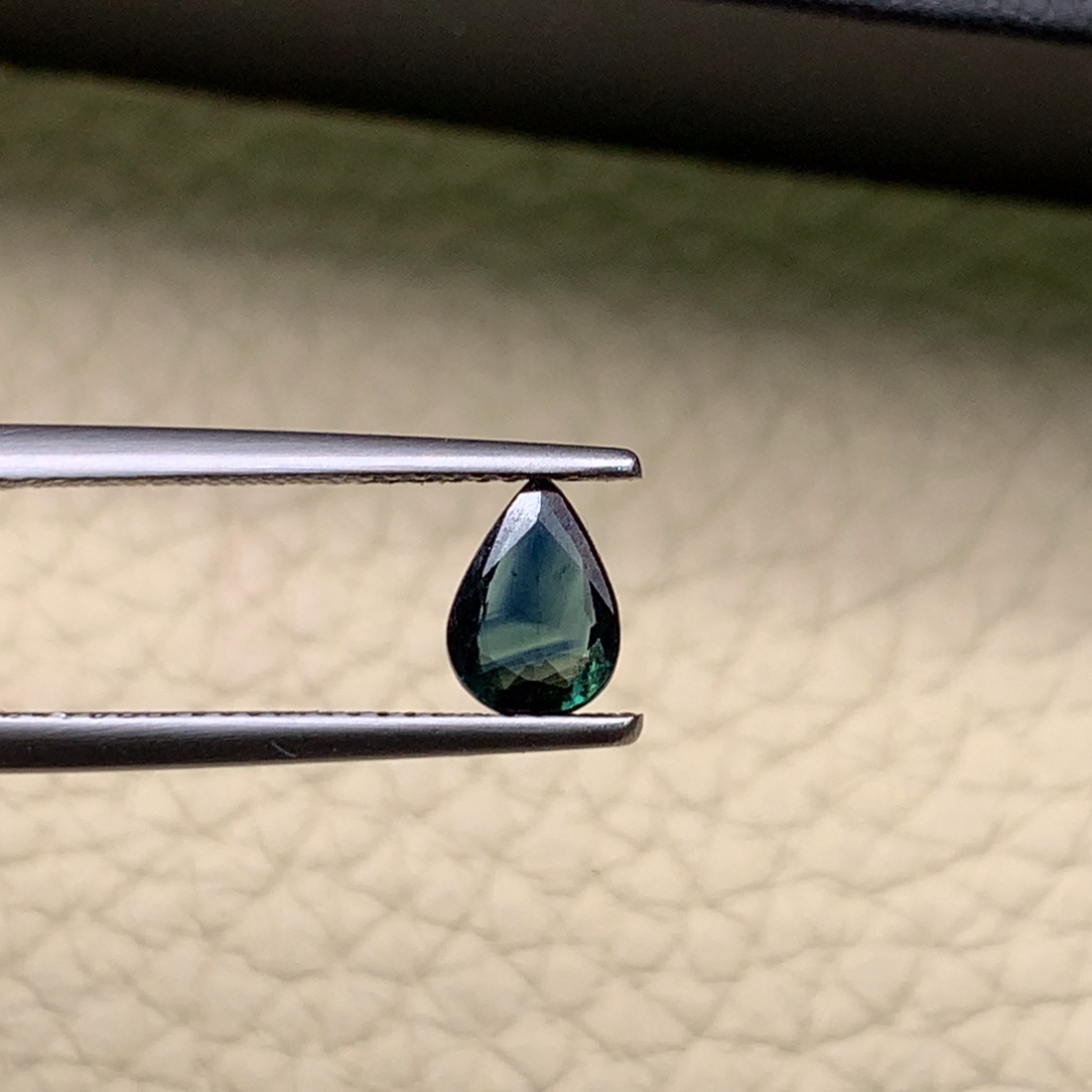 蓝宝石裸石蓝宝石彩色蓝宝石0.88克拉