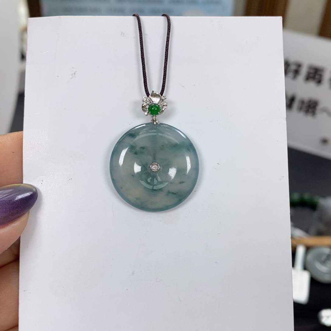 颈饰18K金镶嵌翡翠