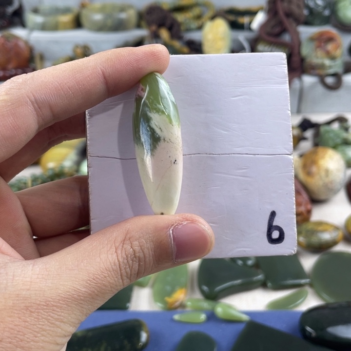 细***芬岫岩河磨玉（透闪石质玉）未镶嵌珠宝奇石