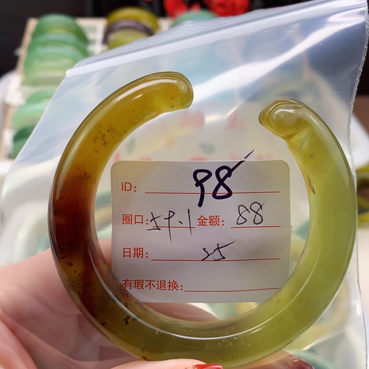 蛇纹石玉手镯未镶嵌