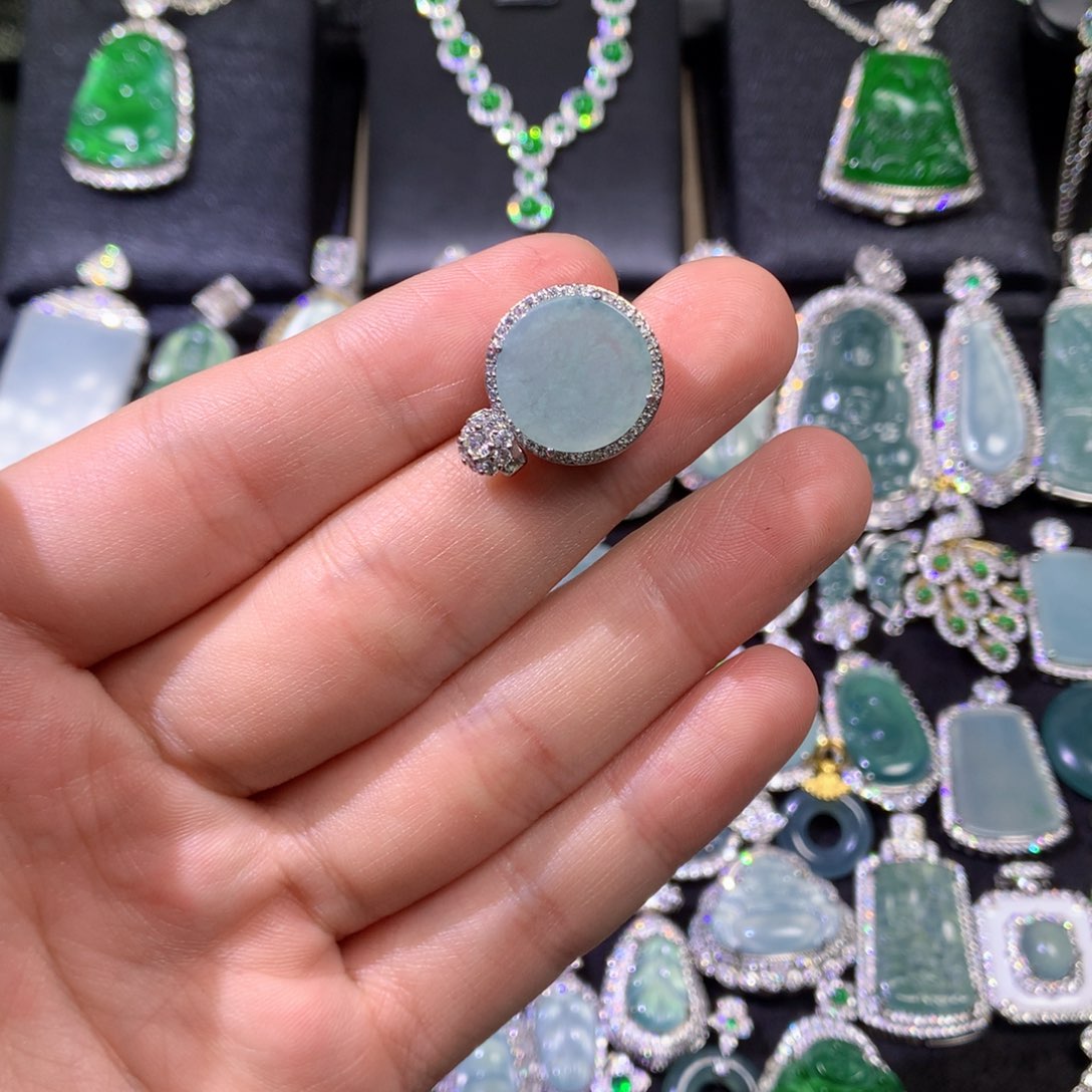 翡翠挂件未镶嵌987665445677