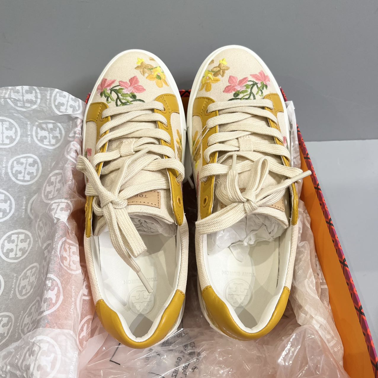 未使用 TORY BURCH/汤丽柏琦 运动板鞋刺绣花纹 38码