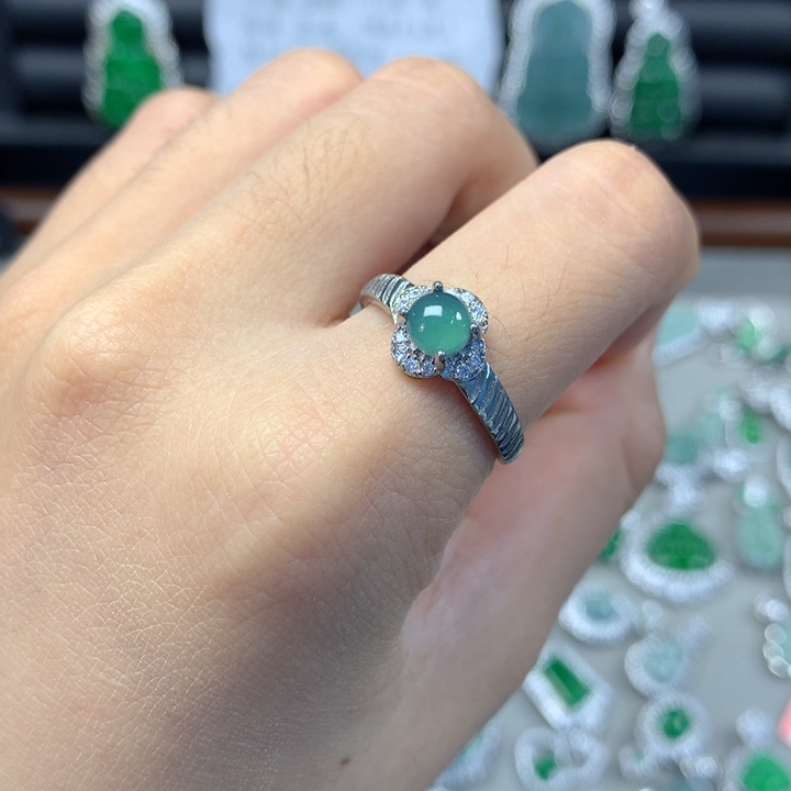 翡翠未镶嵌戒指戒指