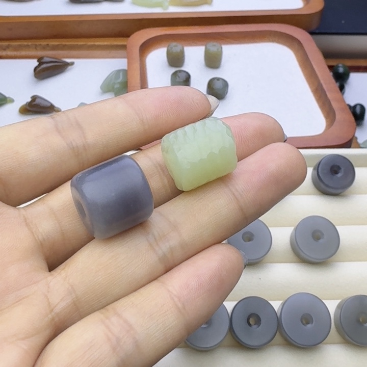 小***子和田玉（糖玉）未镶嵌车挂