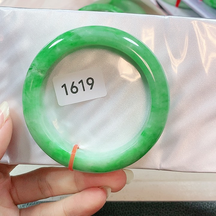 翡翠手镯未镶嵌天然翡翠手镯52