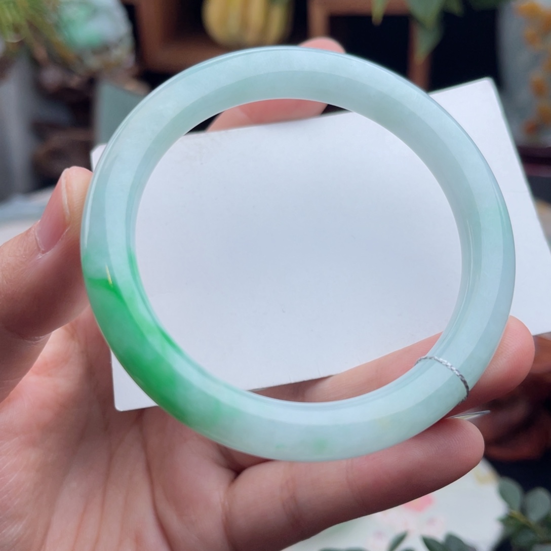 未镶嵌手镯（圆镯）翡翠