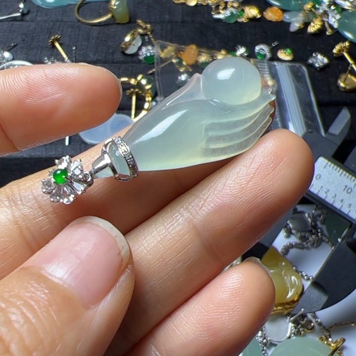 翡翠吊坠(不含链)18K金镶嵌翡翠吊坠项链