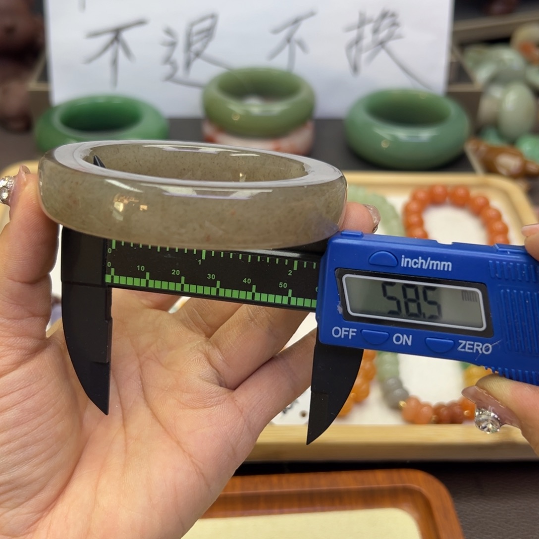 未镶嵌手镯石英岩玉