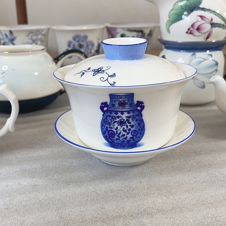 手绘精品盖碗。     