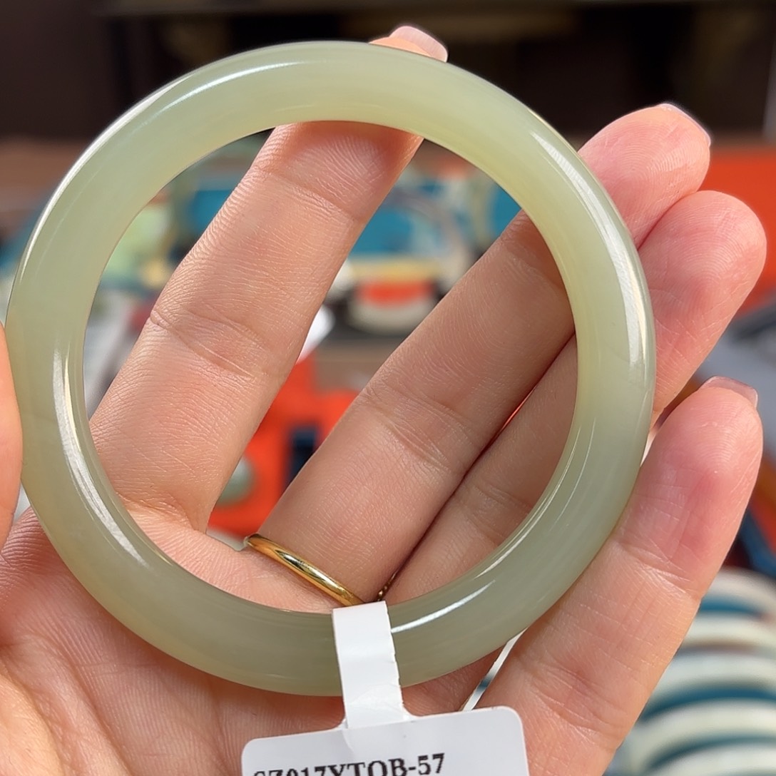 和田玉手镯未镶嵌56-57葡萄肉