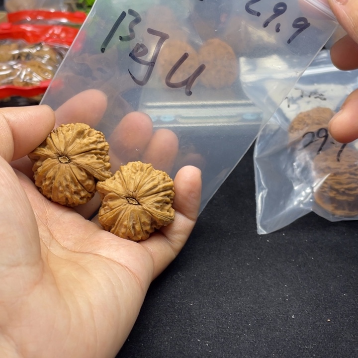 文玩核桃把件阿*磨盘