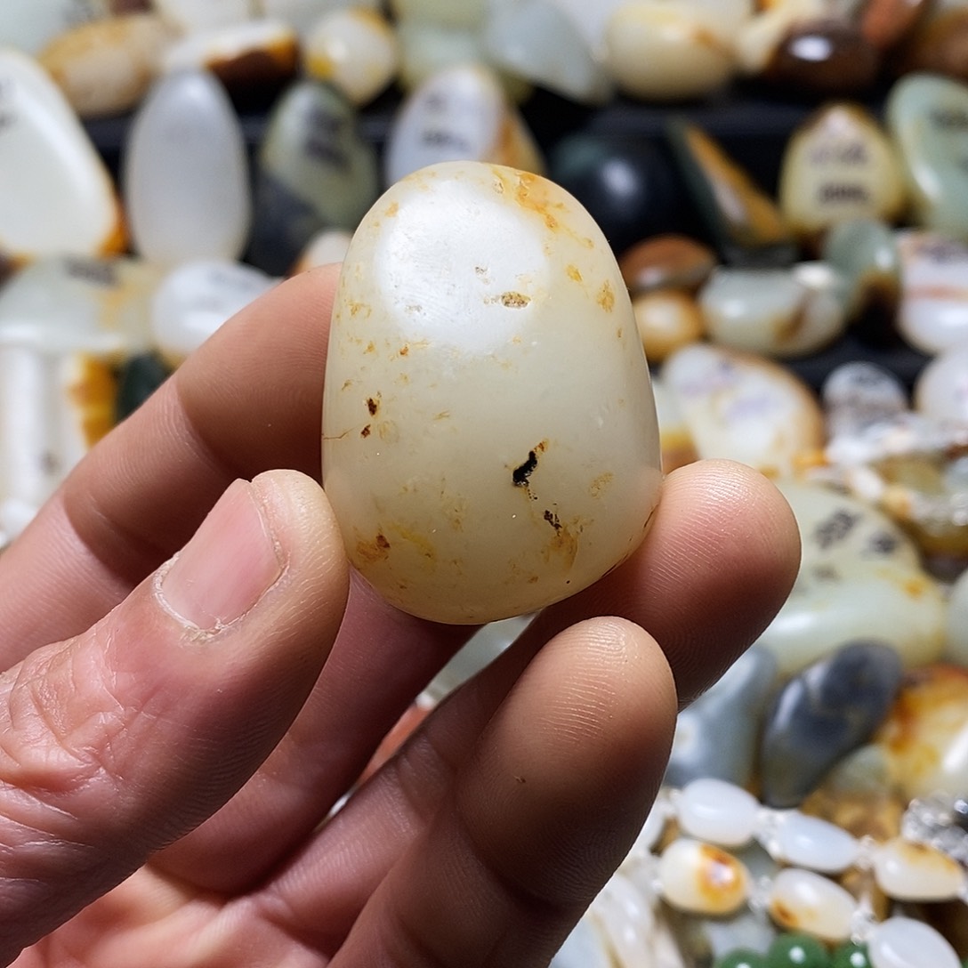 和田玉颈饰未镶嵌吊坠