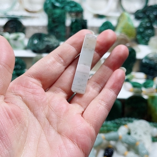独山玉未镶嵌吊坠