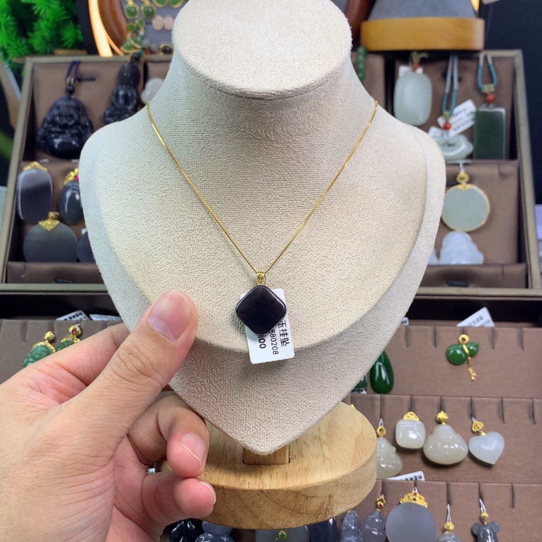 和田玉吊坠18K金镶嵌