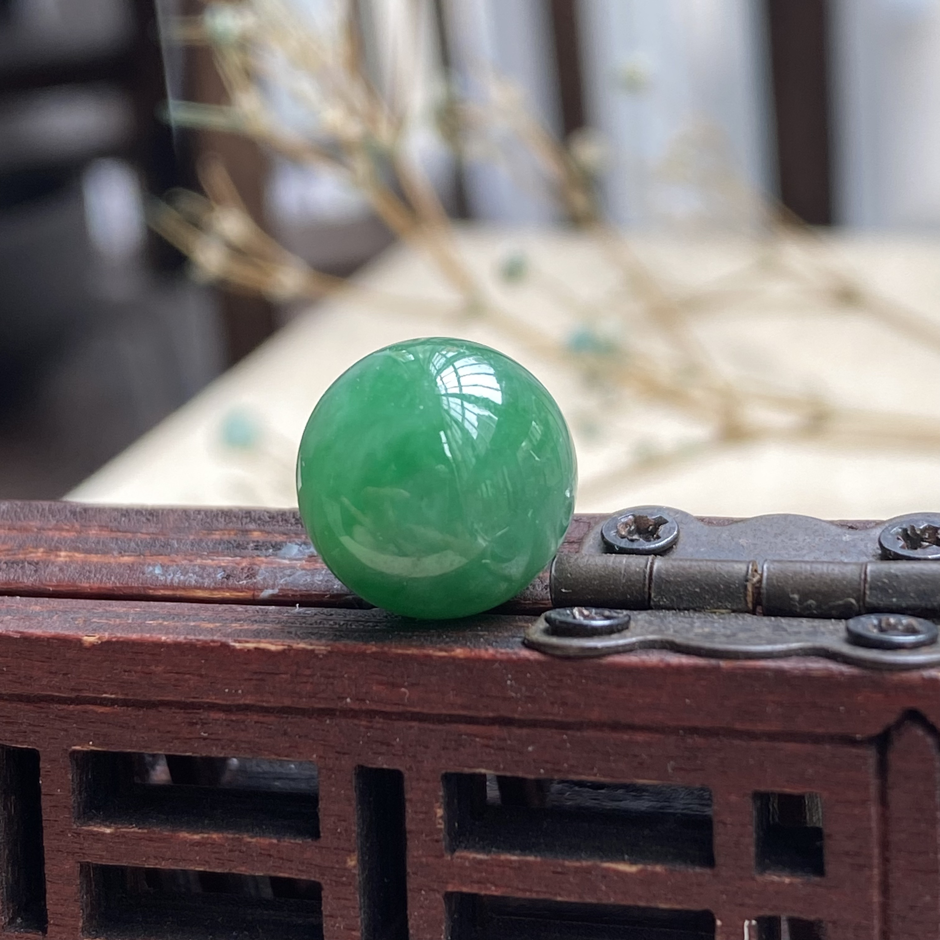卡10.9辣绿波珠C0604颜色鲜艳夺目天然翡翠珠子吊坠手串有表皮纹