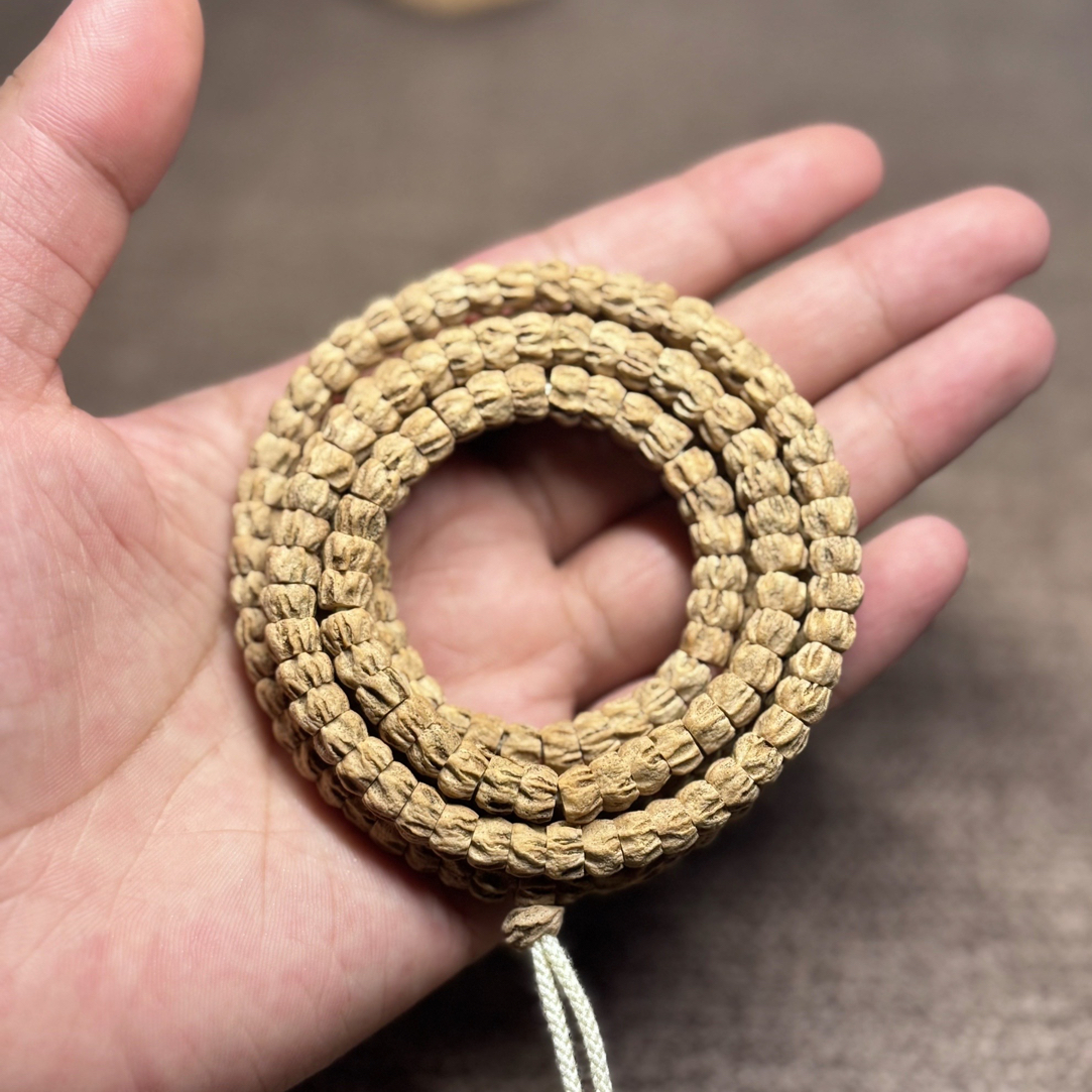 【热振刀锋多棱斜切】尺寸6.8左右，皮质密度拉满，纹路立体感很强。