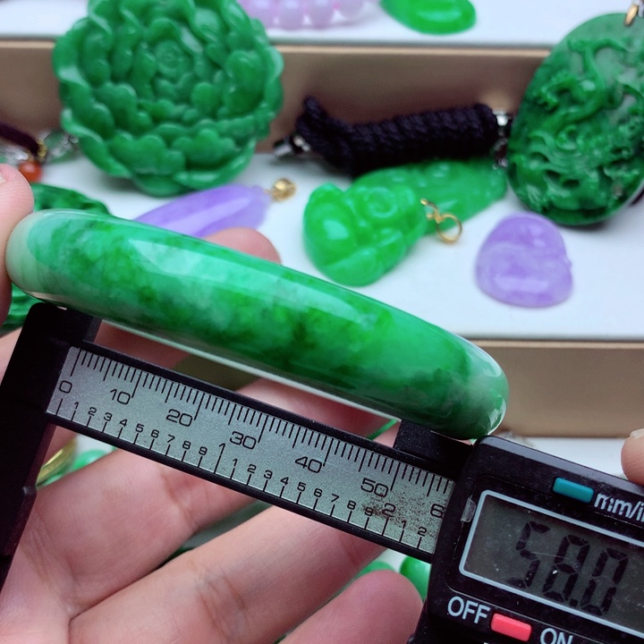 翡翠未镶嵌手镯…．．