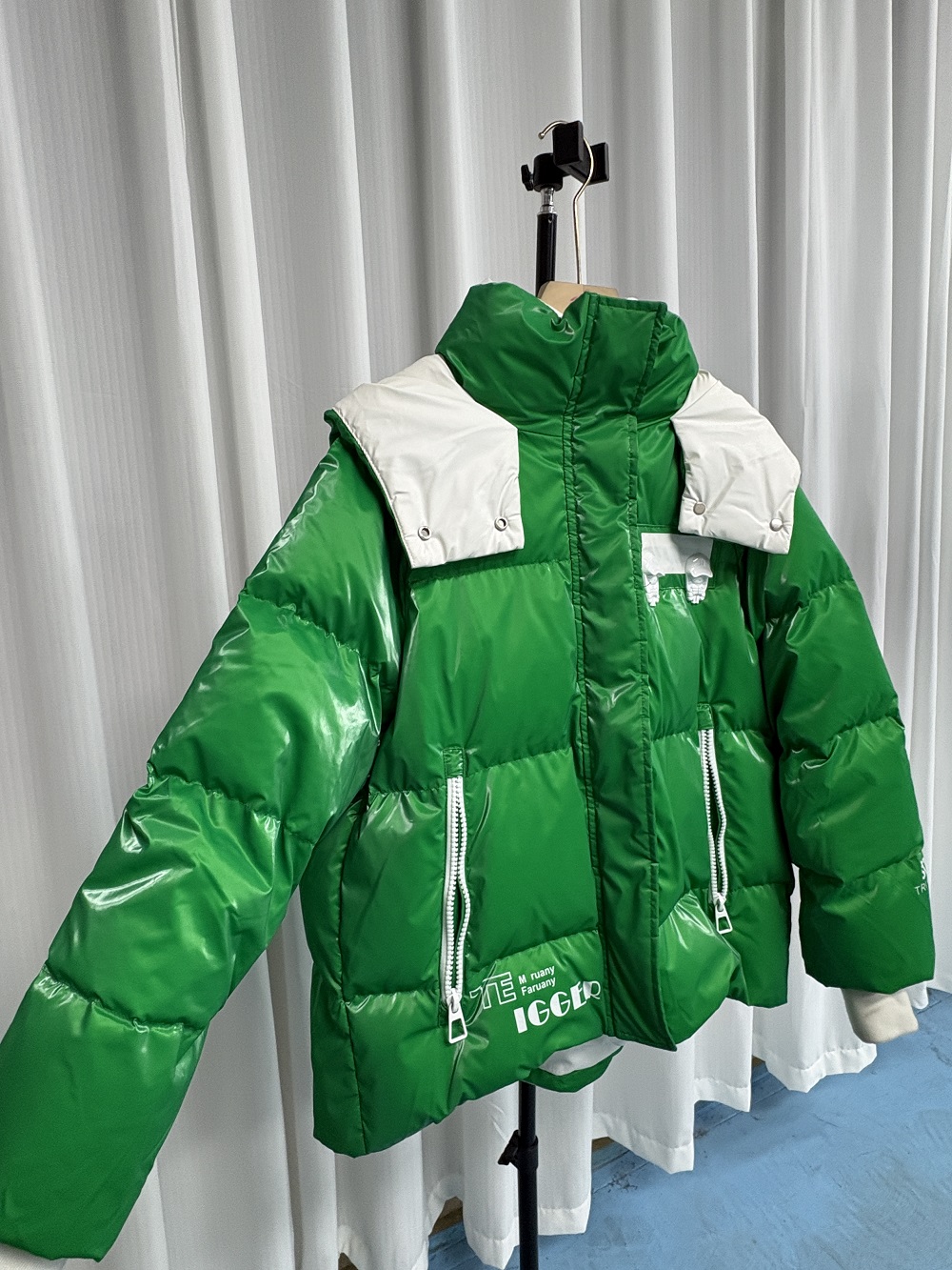 0002绿色短款冬季鹅绒鹅绒服加厚保暖 连帽 潮流时尚休闲网红