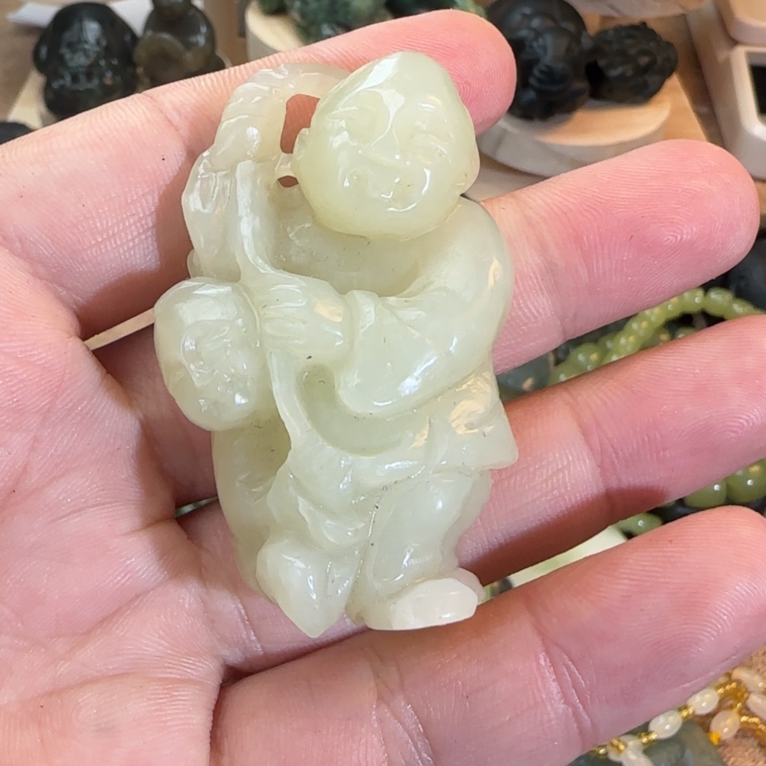 勇***惧和田玉未镶嵌挂件