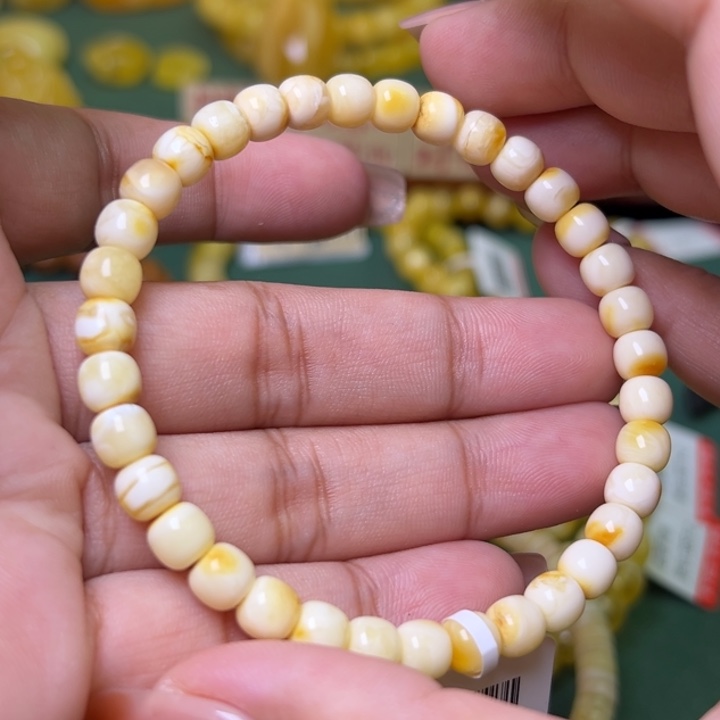 蜜蜡未镶嵌珠宝奇石