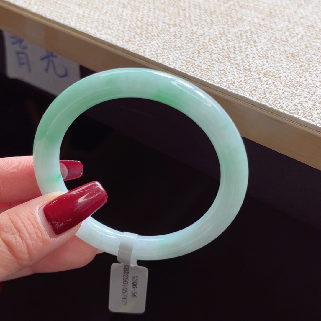 翡翠手镯未镶嵌手镯