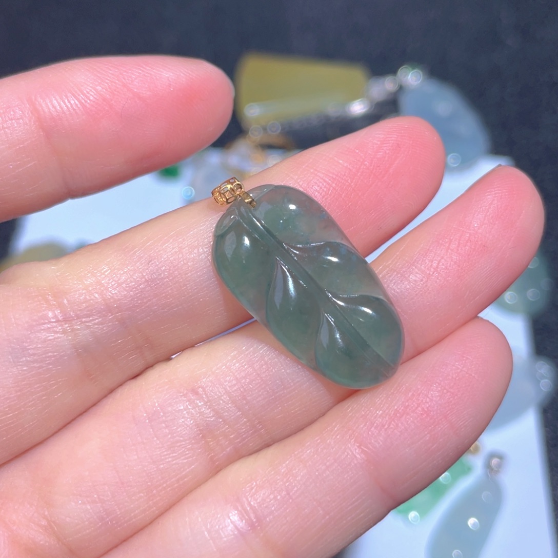 翡翠颈饰18K金镶嵌翡翠