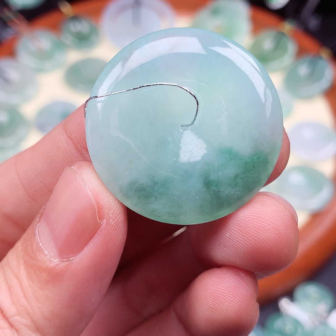 翡翠颈饰未镶嵌平安扣