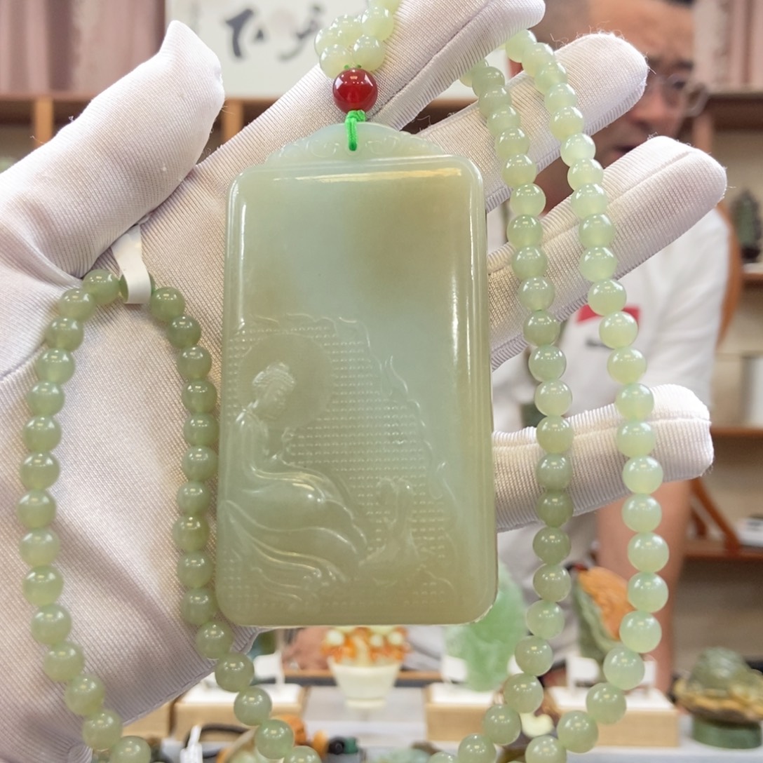 ****，颈饰未镶嵌和田玉