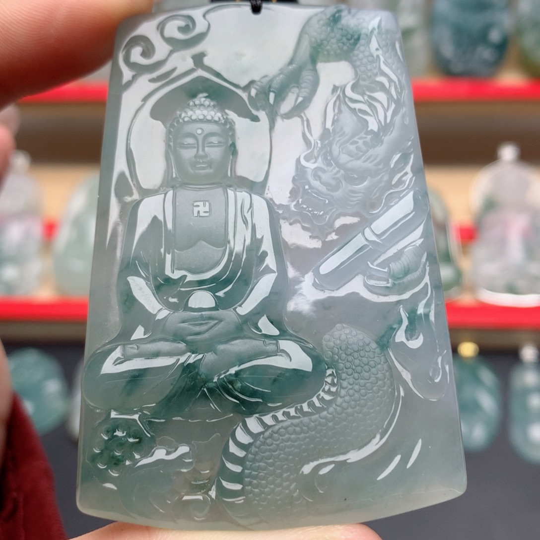 才****翡翠未镶嵌颈饰大日如来