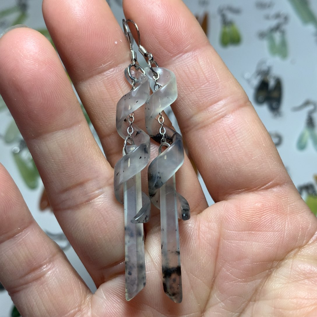 蛇纹石玉耳环未镶嵌