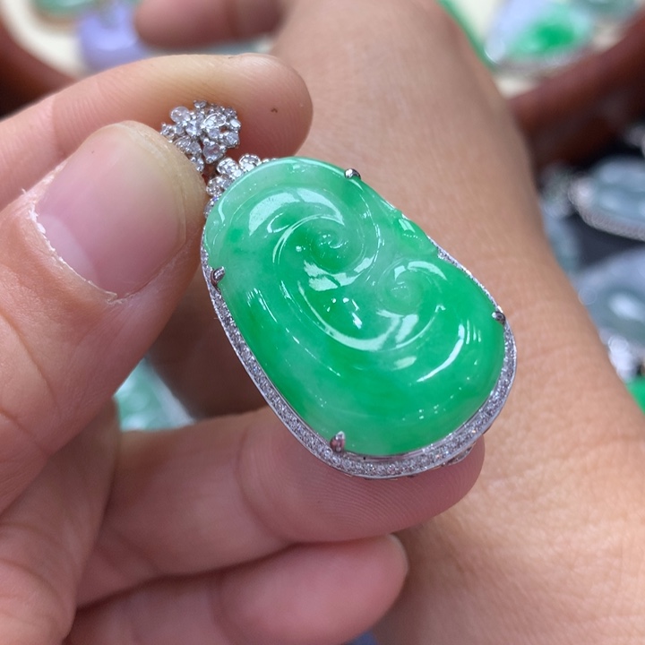 翡翠吊坠(不含链)18K金镶嵌