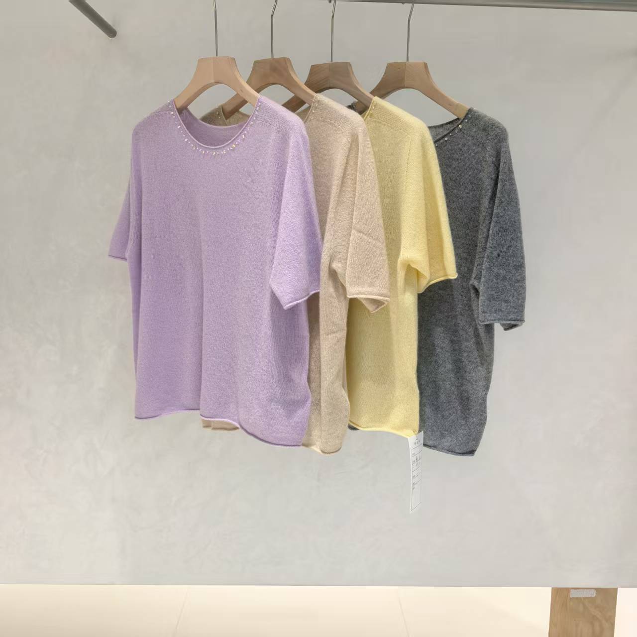 29366气质精致玉石钉珠链条山羊绒短袖