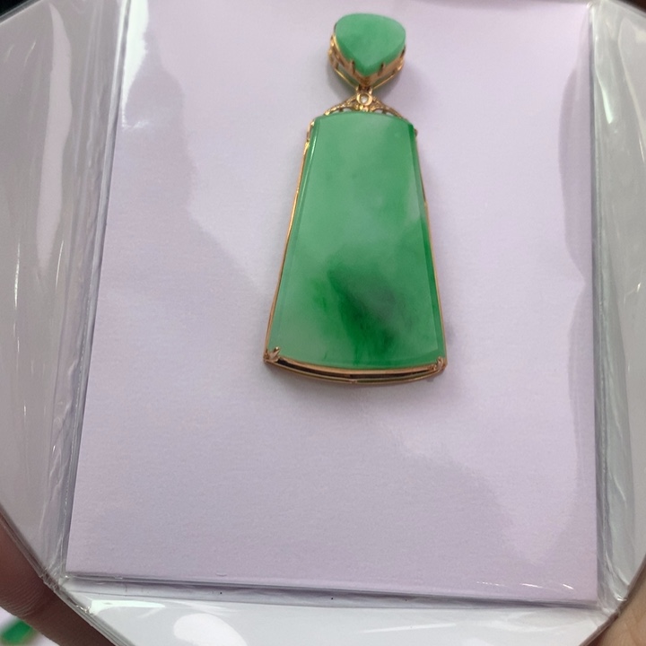 翡翠颈饰18K金镶嵌翡翠翡翠吊坠