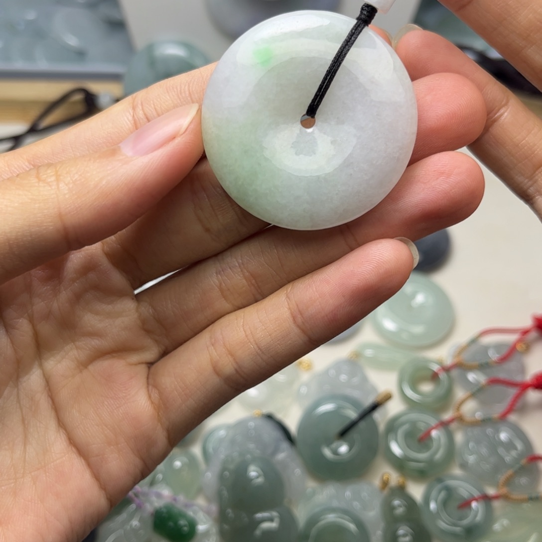 翡翠未镶嵌颈饰天然翡翠Ａ货
