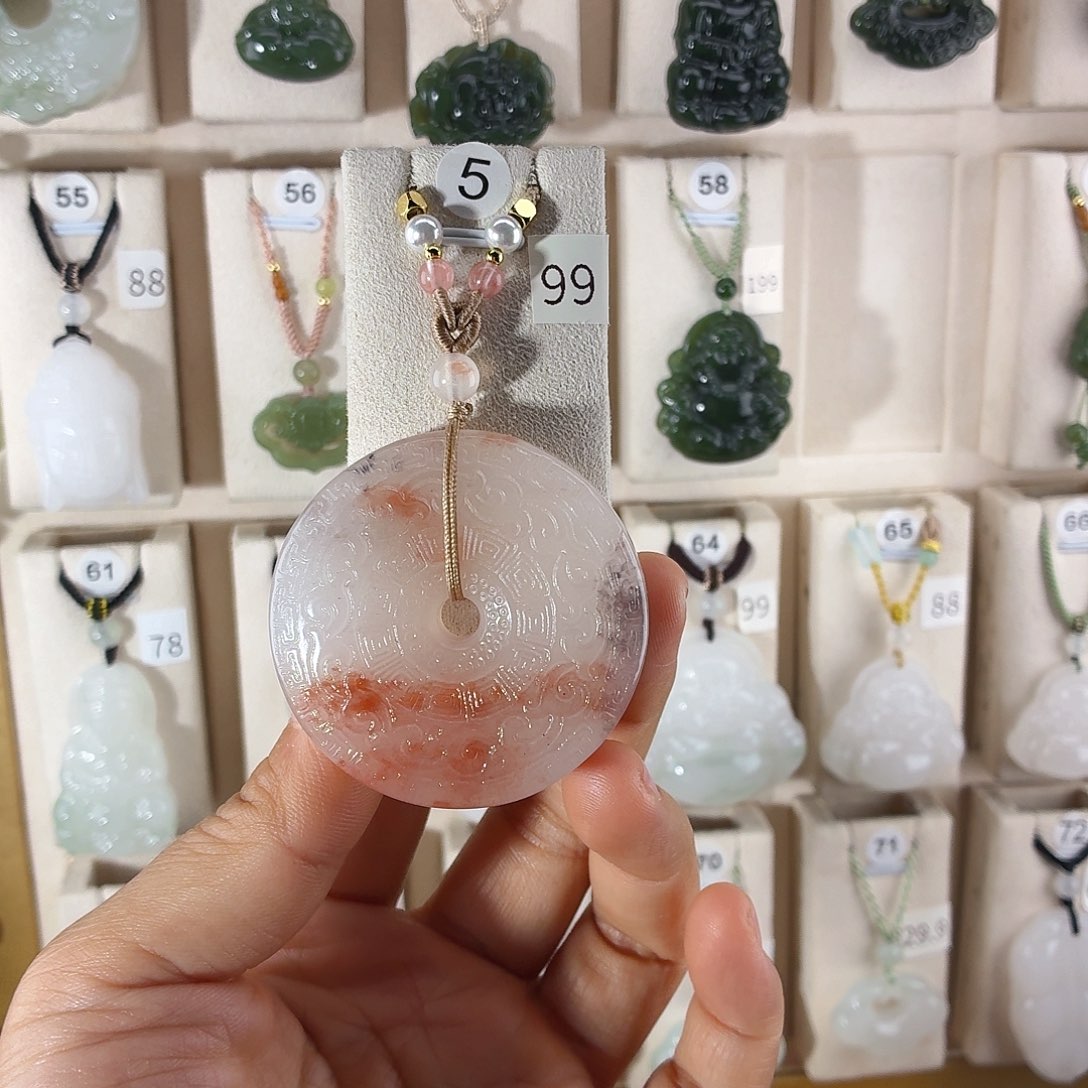 喜****石英质玉（金丝玉）未镶嵌颈饰